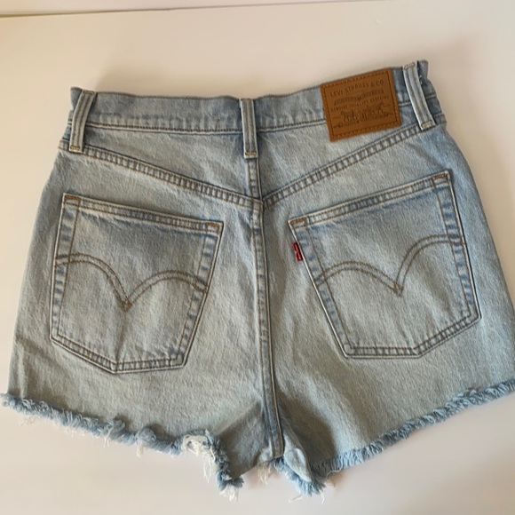 Levi’s Ribcage Short - Picture 3 of 8